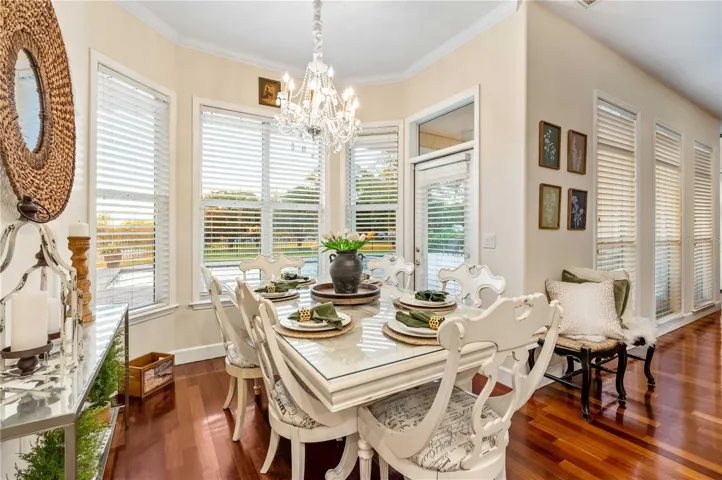 Large Breakfast Nook overlooking pool