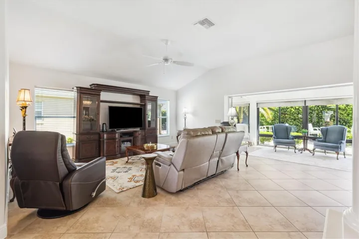 COMFORTABLE LIVING ROOM WITH LARGE AREA FOR VIEWING TV