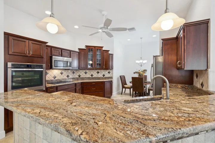 GRANITE KITCHEN COUNTERTOPS