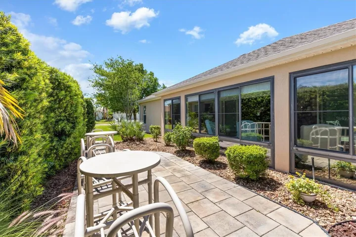 OUTDOOR OASIS FOR ENTERTAINING