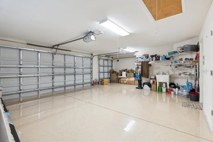 OVERSIZED GARAGE WITH GREAT EPOXY
