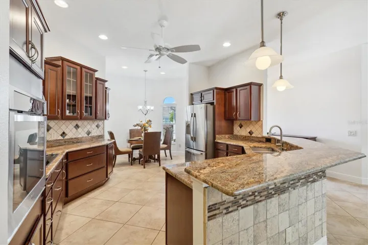 LARGE KITCHEN WITH GRANITE