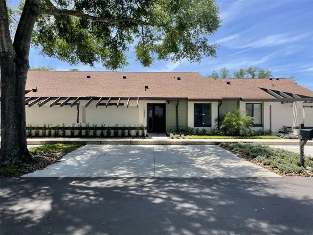 2331 SUN VALLEY: 2 ASSIGNED PARKING AT YOUR FRONT DOOR!