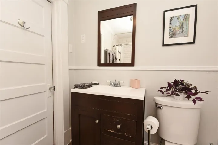 Upstairs full bathroom