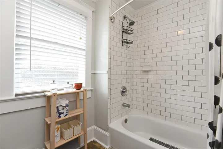 Upstairs full bathroom