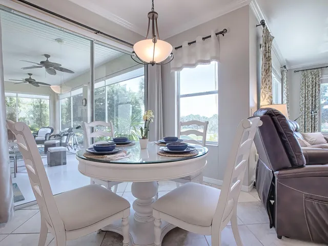 Kitchen Dining Area