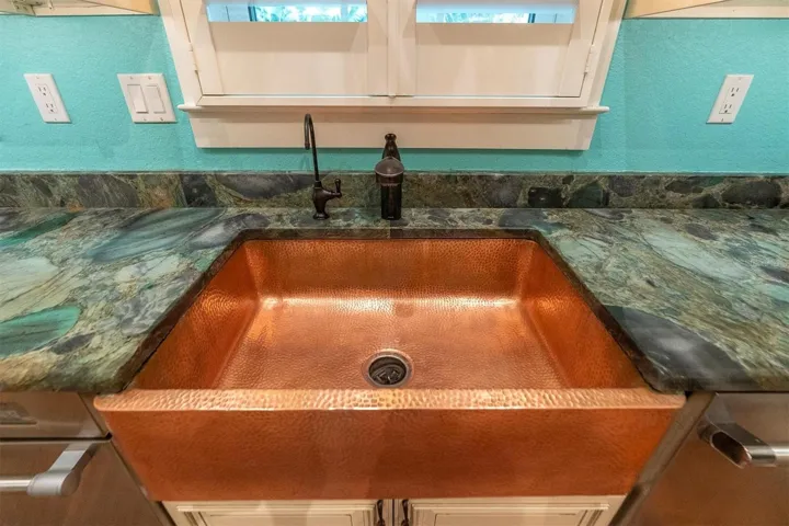 Farmhouse copper sink