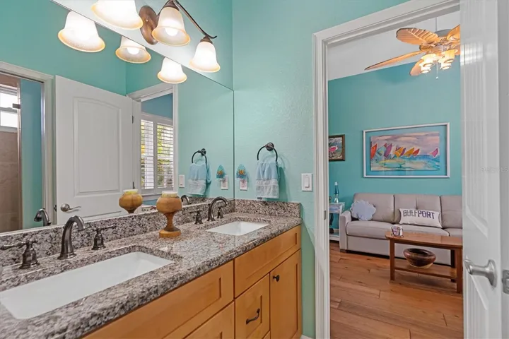 Luxurious master bath en suite