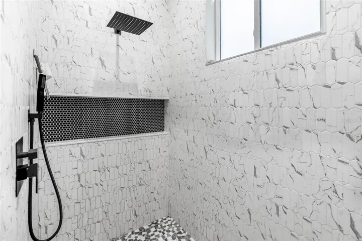 huge shower 5.2 x 7.4