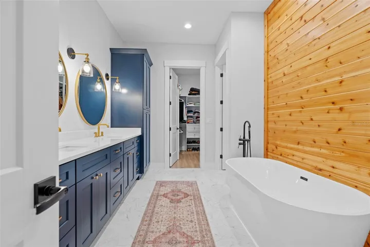 master bathroom 13.8 x 14.4