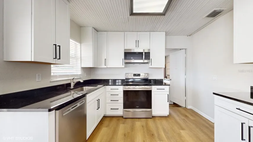 19806 Kitchen