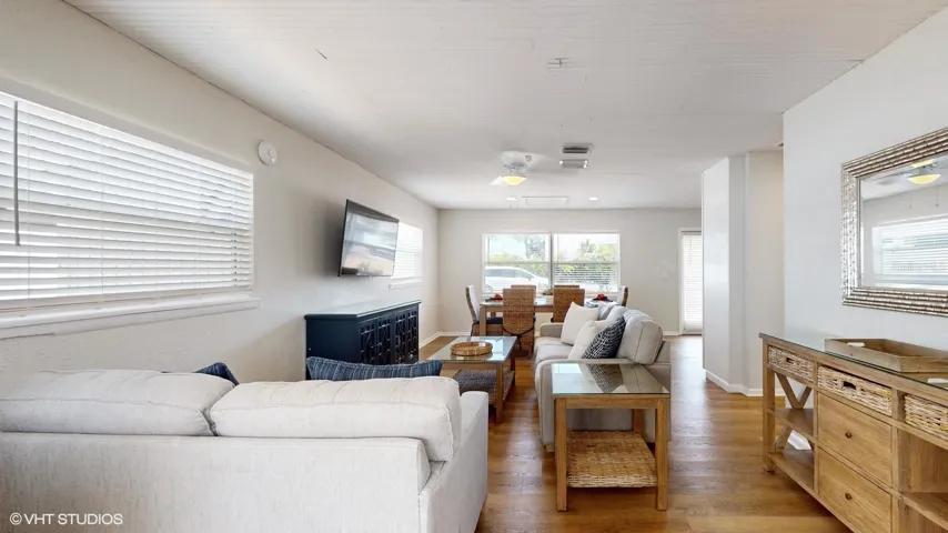 19806 Living/Dining Combo