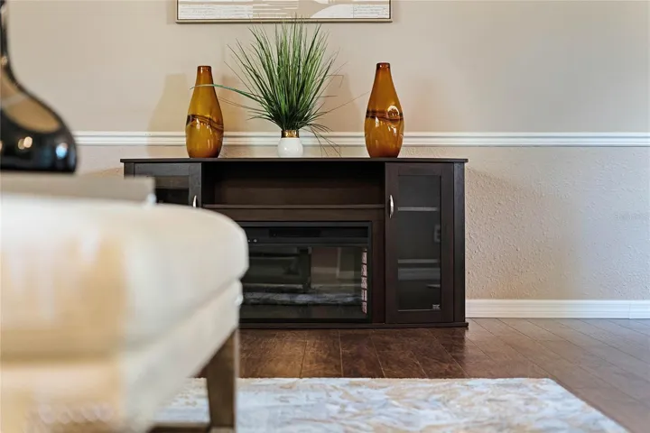 Decorative chair rail molding