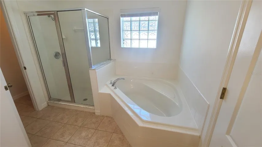 TUB AND SHOWER COMBO