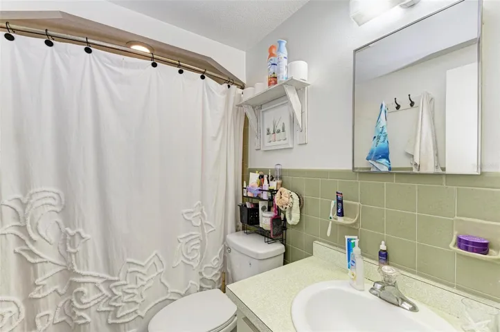 B side Full Bathroom