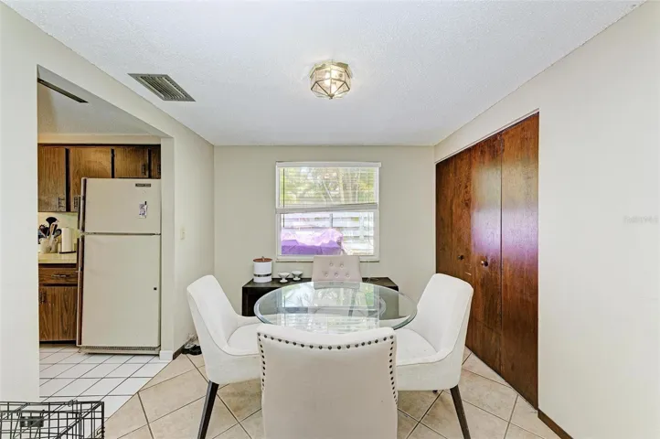 A side dining