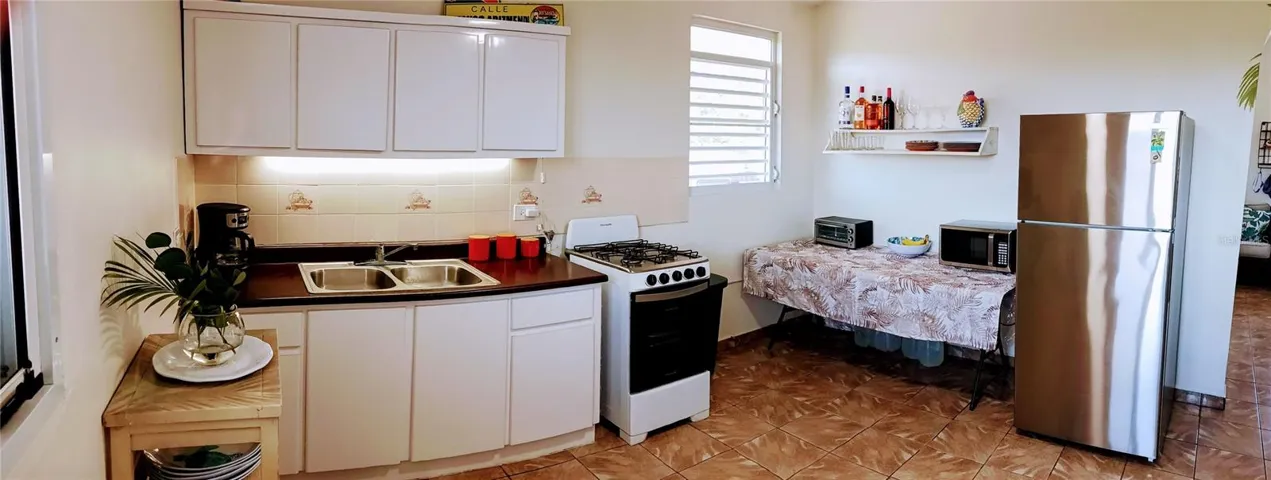 UPPER LEVEL 2B/1.5B KITCHEN AREA VIEW