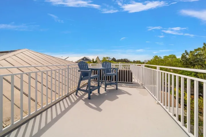 Rooftop lookout!