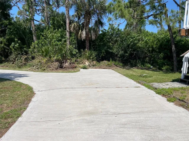 Circular driveway with parking space