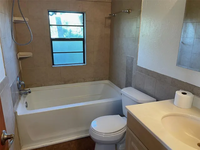 2nd level bathroom