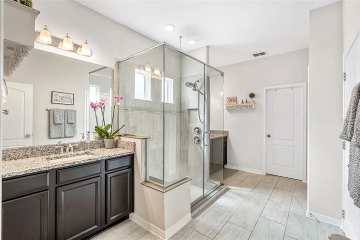 Primary en-suite