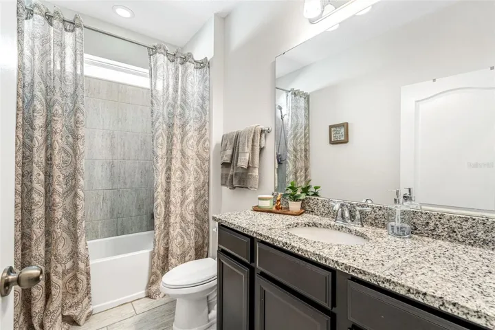Second full bath with shower/tub combo