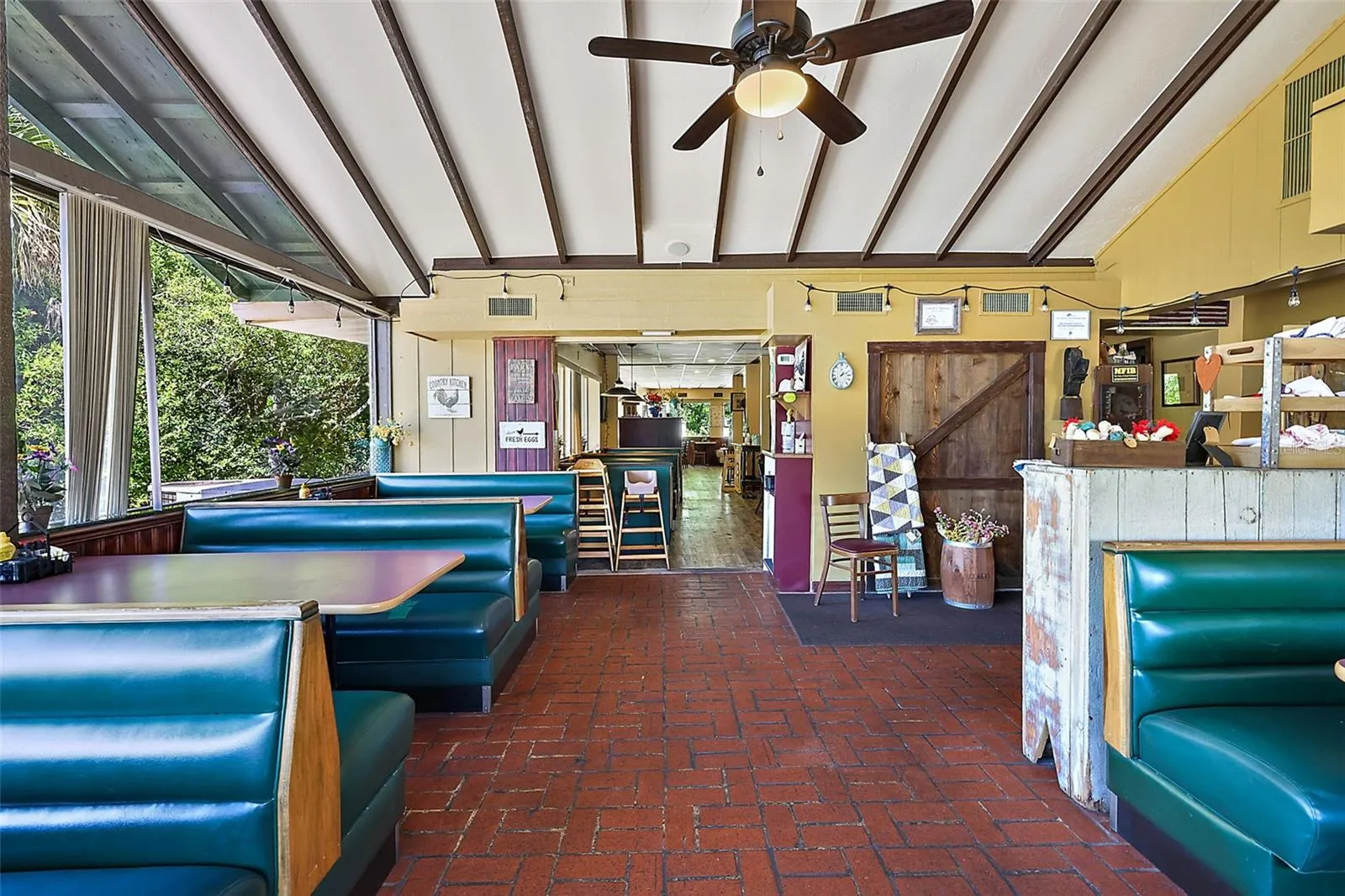 Dinning front