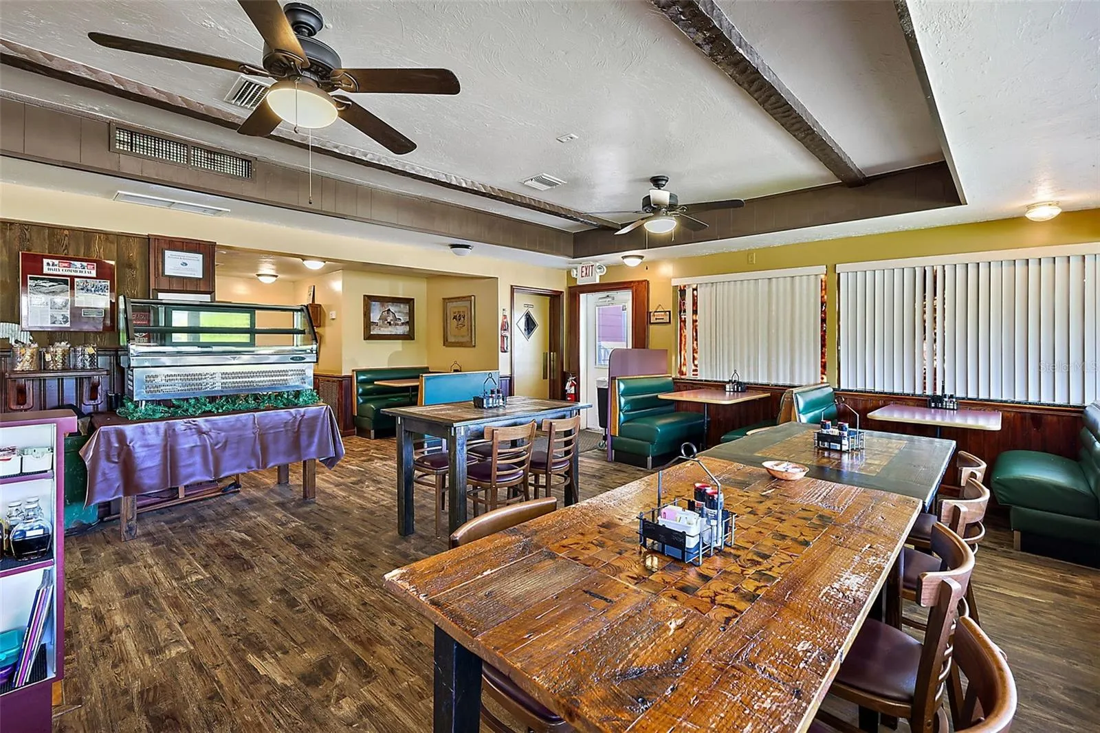Front dining area