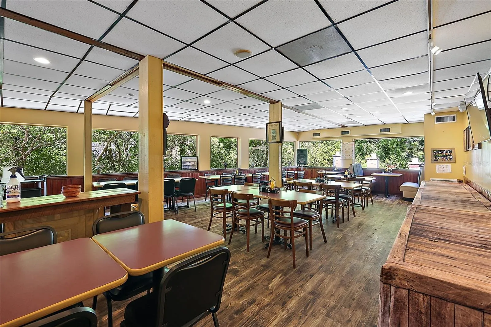 Dinning rear and buffet area