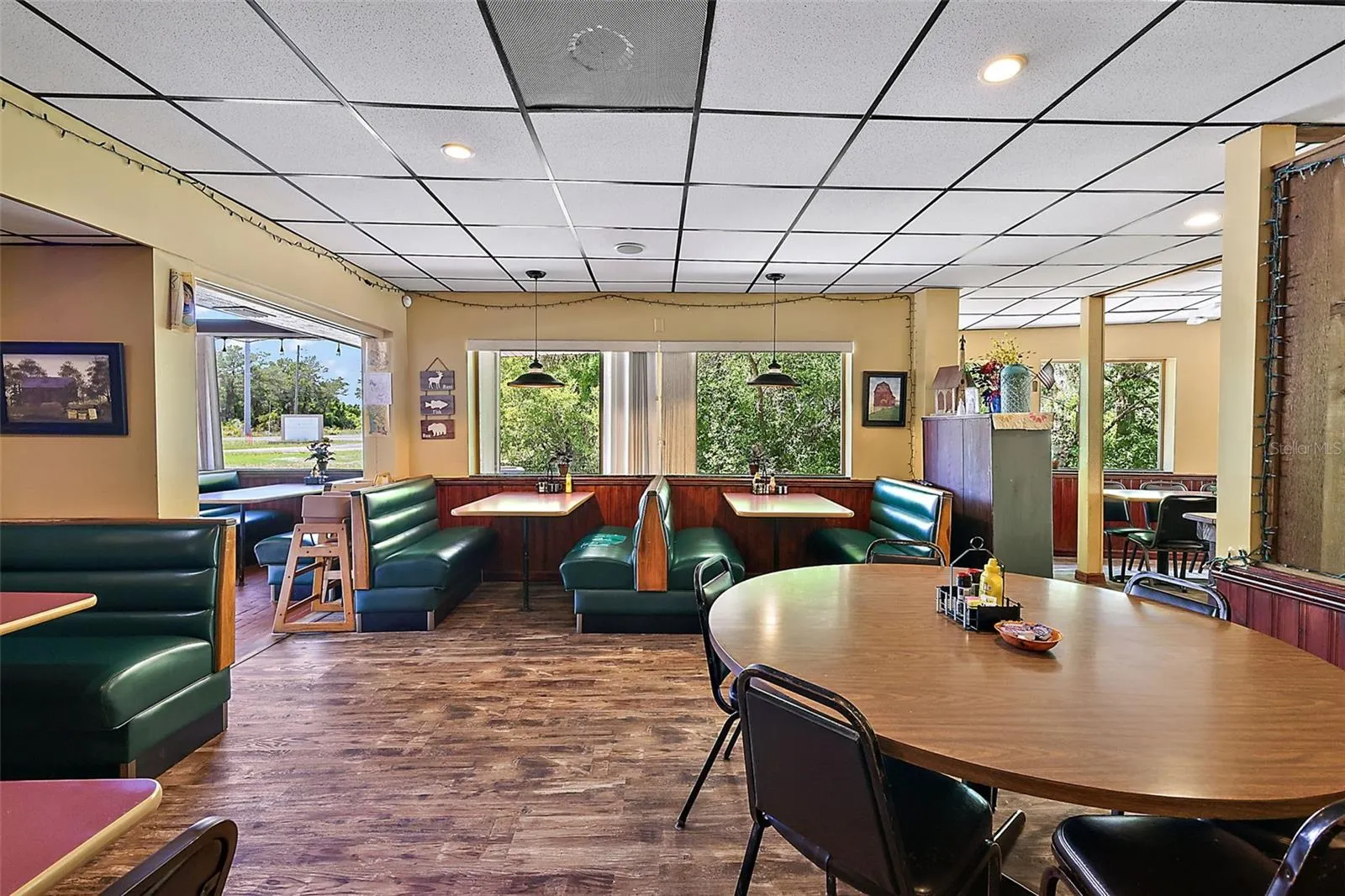 Dinning front