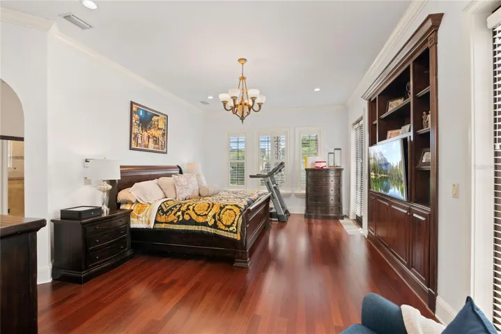 LARGE PRIVATE PRIMARY SUITE!