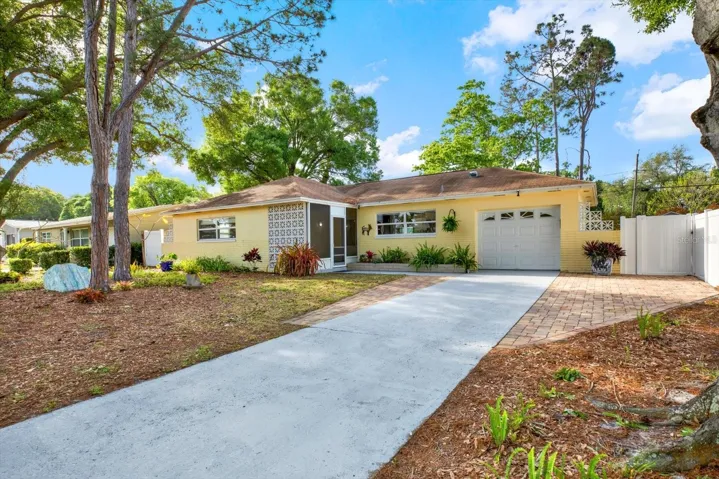 Much Sought after Disston Plaza area