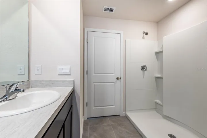 Main Bathroom 1