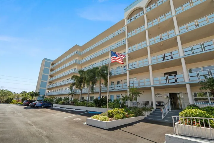 Welcome to Kenmore House at Town Shores of Gulfport
