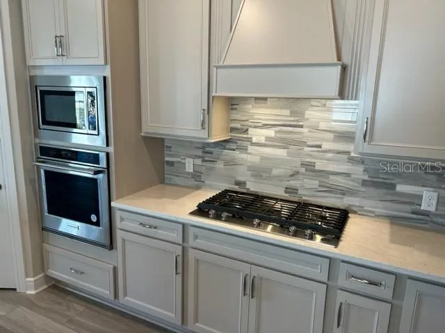Actual home photo. Colors, finishes, textures and options may appear differently in person due to variations in monitors and viewing devices.