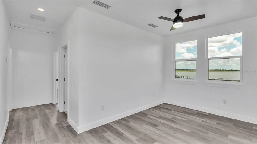 Second floor/Loft area