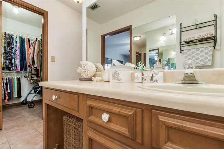 Ensuite sink separate from tub