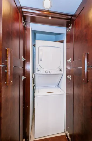 Washer & Dryer inside!