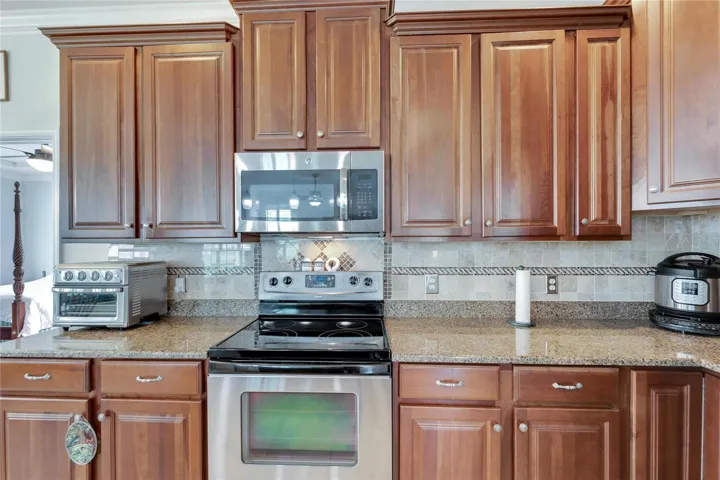 Kitchen Cabinetry w/Crown Moding