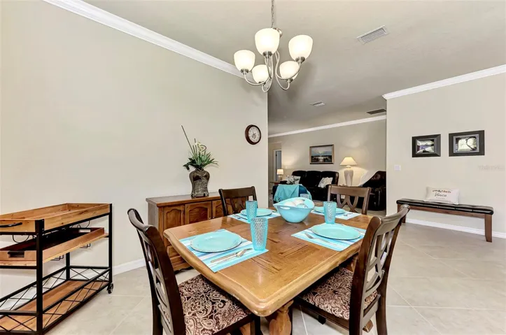 Dining Room w/Crown Molding