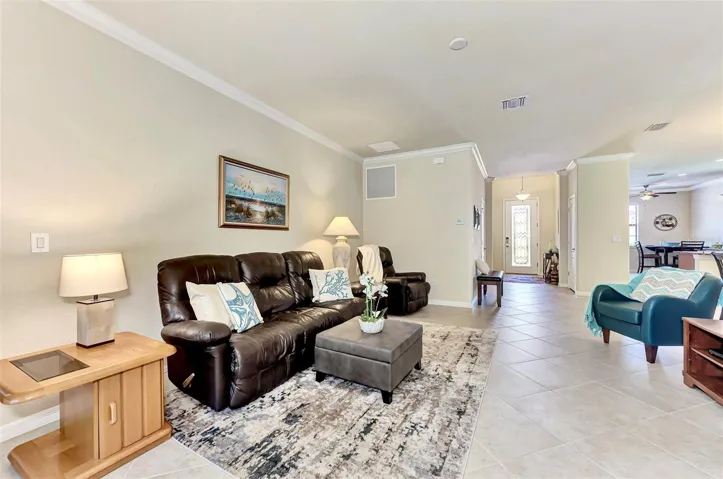 Great Room w/Crown Molding