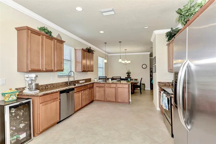 Maple Wood Cabinetry, Granite Co9unters & Stainless Appliances