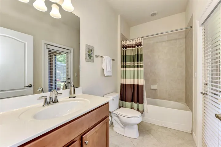 Bath #2 with Tub/Shower Combo