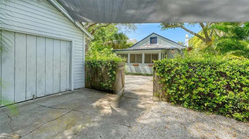 Detached Garage
