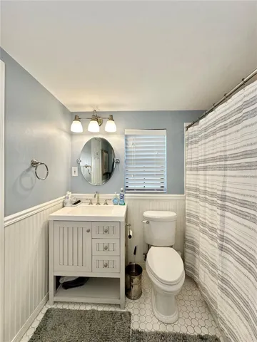 Guest bathroom 2