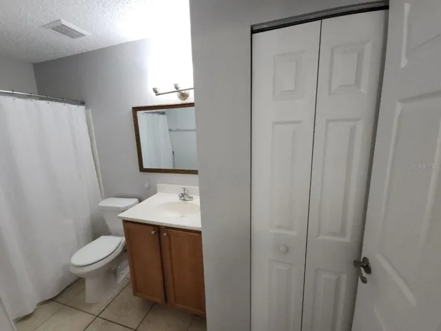 Bathroom w/ Linen Closet