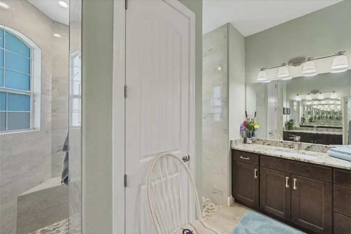PRIMARY ENSUITE/WALK THROUGH SHOWER