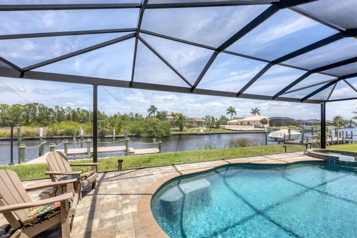 PANORAMIC POOL SCREEN