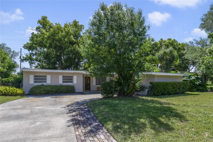 This established community has NO HOA and is just minutes from the public boat ramp on Little Lake Conway and the shopping and dining in SODO.