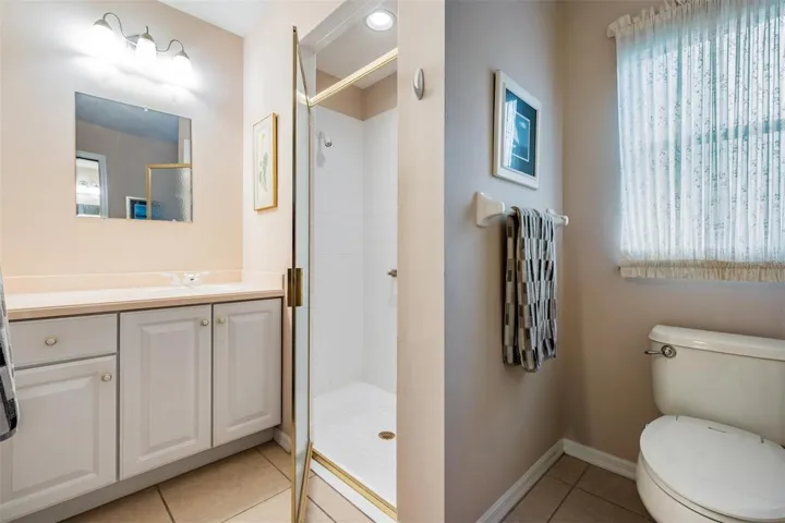 Full bathroom 2